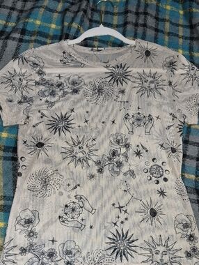 Women's Cream Graphic Sun & Floral Short Sleeve Blouse